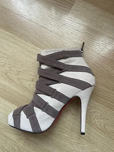 qadın bot: Qadınlar üçün zəncirvari qayış detallı yüksək daban bot - Model: Açıq — 1