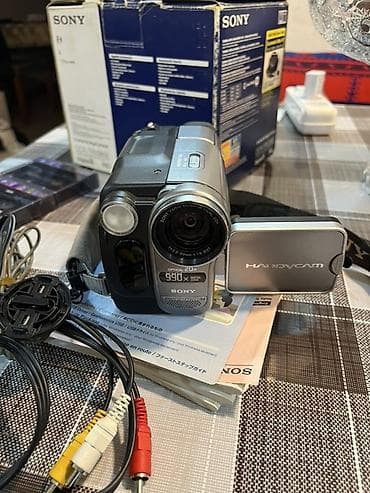 Kompüter, noutbuk və planşetlər: Sony Handycam Digital8 videokamera Xüsusiyyətlər: - Digital8 kasseta — 1