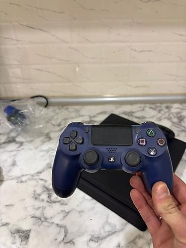 hitman 2: Sony PlayStation 4 Slim oyun konsolu + 2 ədəd DualShock 4 pultu — 2