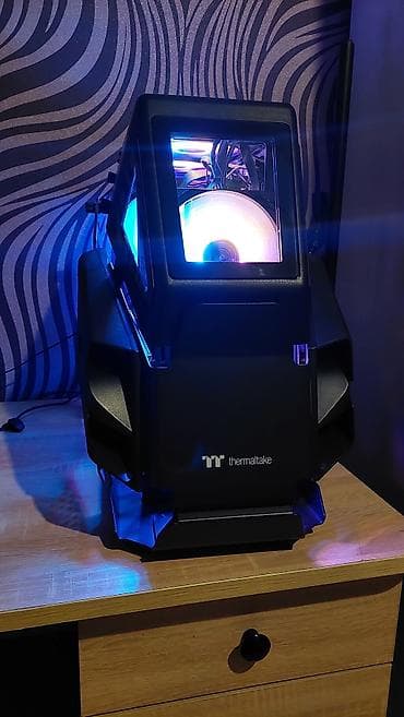 Korpuslar: Thermaltake AH T200 "helikopter" üslubunda dizayn edilmiş, açıq — 2