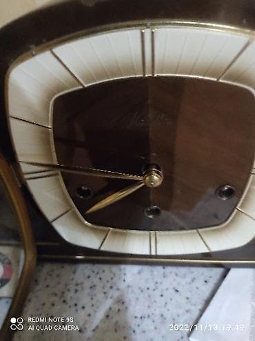 satt: 1/4 masaüstü saat.alman malı.15 degigede bir musigi çalır.tam saatda — 4