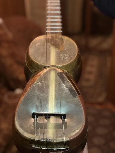 tar satılır: Tar satılır. Alət yaxşı vəziyyətdədir, səsi təmiz və dolğundur. Heç — 1