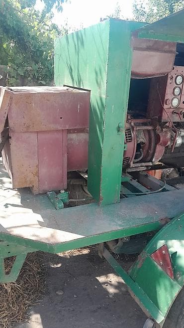 yuxuda yolka agaci: Köhnə tip səyyar dizel generator qurğusu - Treyler üzərində qurulmuş — 2