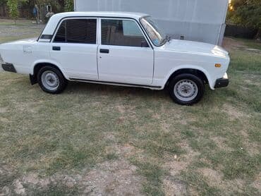 опель зафира а: Lada 2107 sedan – ağ rəng Xüsusiyyətlər: - Kuzov: 4 qapılı sedan, ağ — 8