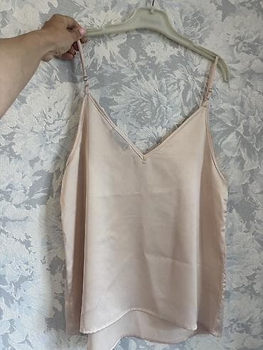 Brand : LOAVİES Zərif atlas top – nude/bej rəngdə - Model: V-kəsimli — 2
