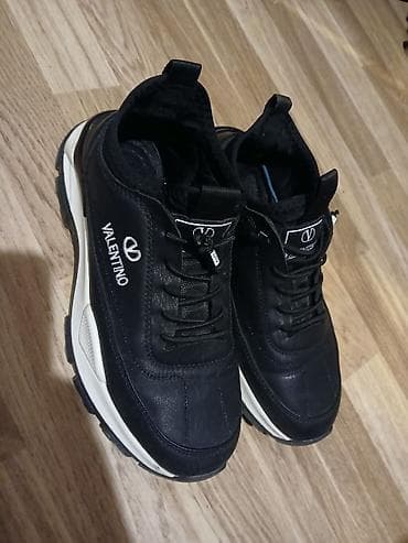 oglan krasofkalari: Valentino kişi krossovkaları - Rəng: qara, kontrast krem-ağ qalın — 1