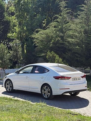 byd f3 2012: Hyundai Elantra: 1.6 l | 2018 il Sedan — 5