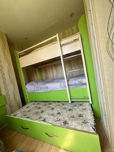 divar ramkalari: Oğlan və qız üçün, İşlənmiş, Çarpayı, Matras ilə, Siyirməli, Taxta — 1