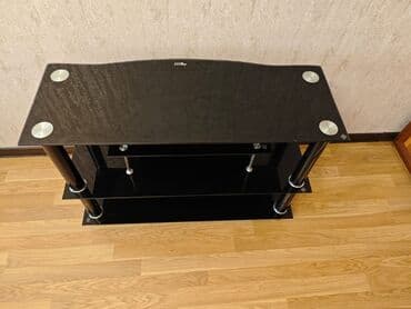 Düz TV altlığı, Polkalı, Şüşəli