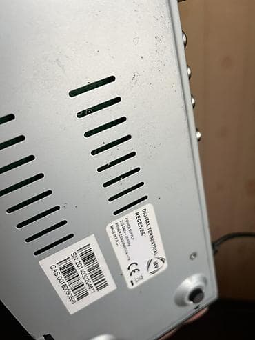 isiq generatoru satilir: Düz TV altlığı, Polkalı, Şüşəli — 8