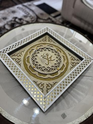 İslam mövzulu divar dekoru – çərçivəli panonun təsviri - Material — 2