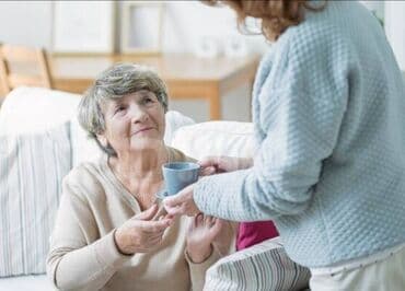 Gəncə şəhərində iş. Yaşlı qadına baxmağa baxıcı qadın axtarılır. Gecə