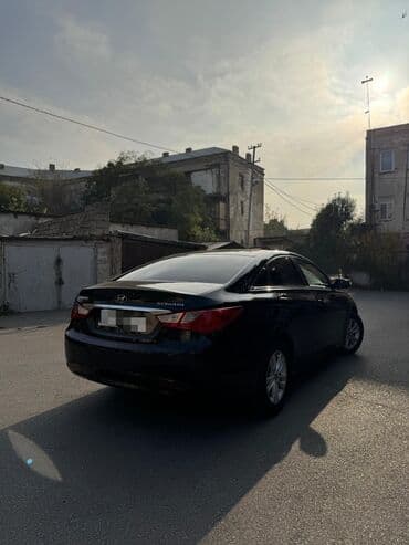 ravon 2: Hyundai Sonata: 2 l | 2010 il Sedan — 3
