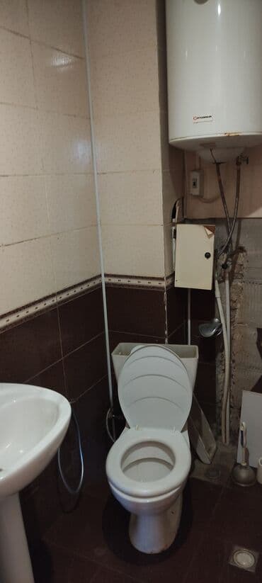 Kirayə mənzillər: Bineqedi Sentralnide 3mertebeli binanin2 ci mertebesinde2 otaqli ev — 1