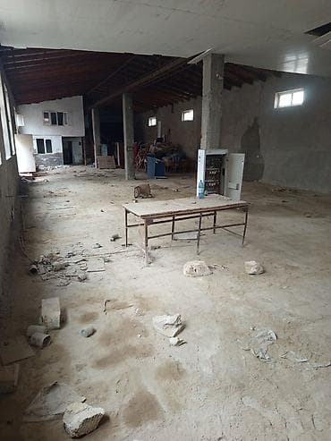 Qarajlar: Anbar satılır.unvan Qaraçuxur 81 nömrəli avtobusun son dayanacagi — 2