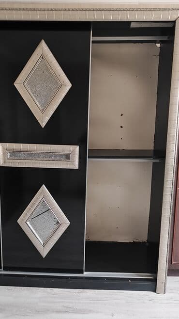 mətbəxt dolabı: İşlənmiş, Kupe, 3 qapılı Düz dolab, Qarderob, paltar dolabı — 2