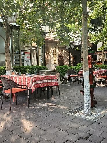 otelde: Ofisiant tələb olunur, 18-29 yaş — 2