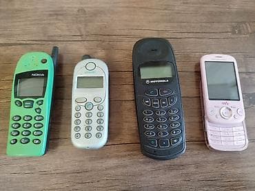Retro mobil telefonlar kolleksiyası • 1990‑cı illərin klassik — 1