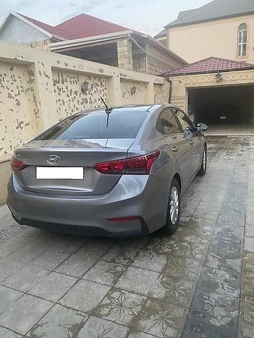 mersedes sedan: Hyundai Accent: 1.6 l | 2021 il Sedan — 5
