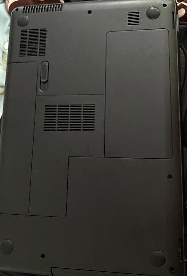 komputer işi: HP 2000 seriyası noutbuk - Ekran: təxminən 15.6" (matris parlaq), üst — 3