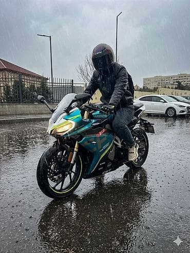 Məhsul: CFMOTO 250SR Xüsusiyyətlər: - Mühərrik: 249 cc, 1 silindr