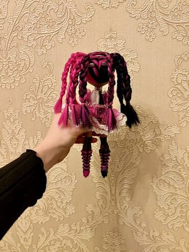 домик для кукол: LOL OMG Remix в стиле рок по имени Metal Chick. Состояние отличное,в — 3