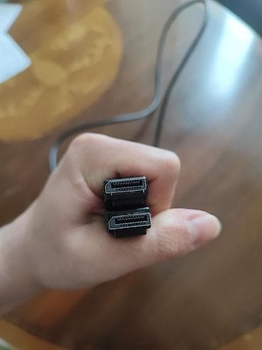 televizor balaca: Display port - Standart tam ölçülü HDMI (A tip) konnektorları – hər — 1