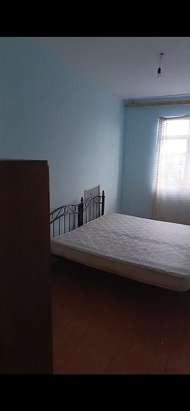 Mənzillər: Mənzil ailəyə verilir qiyməti 400 manat ofis haqqi 120 manat. soyuducu — 4