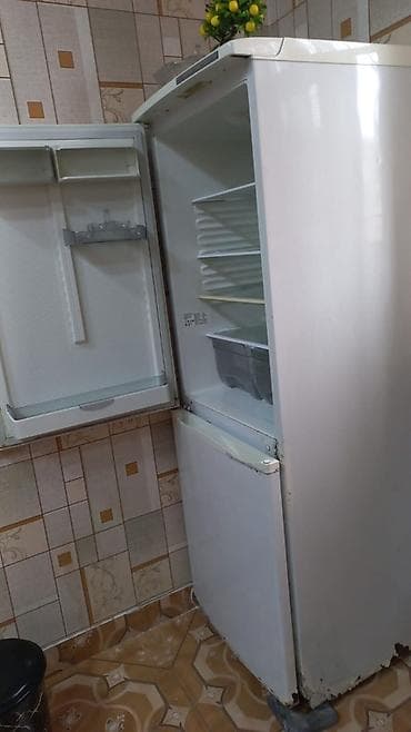 Məişət texnikası: Iki qapılı məişət soyuducusu - Üst qapı – soyutma bölməsi, alt qapı – — 3