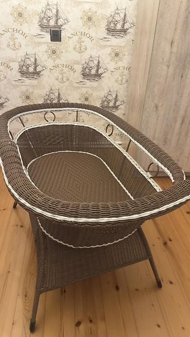 islenmis matras: Oğlan və qız üçün, İşlənmiş, Beşik, Dəstsiz, Matrassız, Yellənmə mexanizmsiz — 2