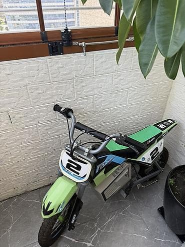 ucuz masinlar: Razor SX (SX500 stilində) elektrikli uşaq kros motosikleti . Alana — 1