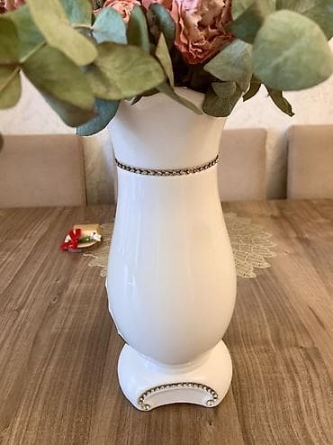 ev gülleri: Bir vaza, Keramika — 3