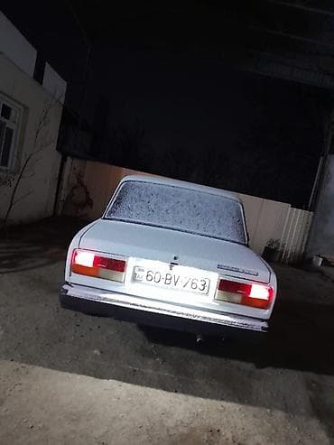lider disklər: LADA 2107, ağ rəng, sedan kuzov. Xüsusiyyətlər: - Ön və arxa — 3