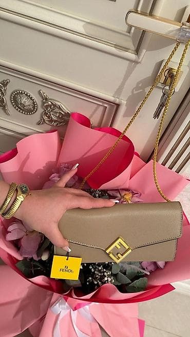 Çiyin çantası, Fendi, Yeni