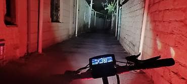 suktur: İşlənmiş Elektrik samokat 10", 751 - 1000 Vt, > 45 km/s — 3