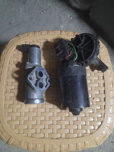 опель запчасти: Bu dəstdə avtomobil üçün iki fərqli hissə mövcuddur. Hissələrdən biri — 1