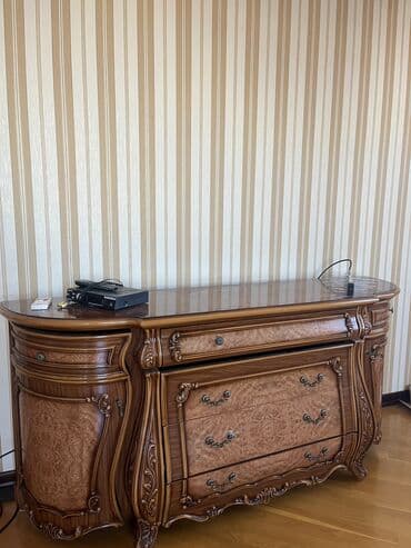 TV altlığı: İşlənmiş, Düz TV altlığı, Polkalı — 1