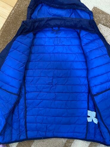 layka kurtkalar: Defakto firması. Yaxşı vəziyyətdədir. L razmerdi — 2