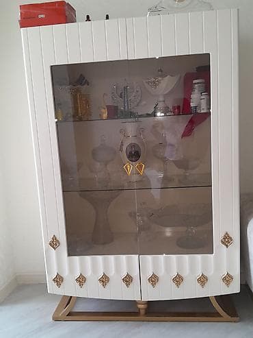 Mağaza avadanlığı: Şüşəli dolab vitrini — 1