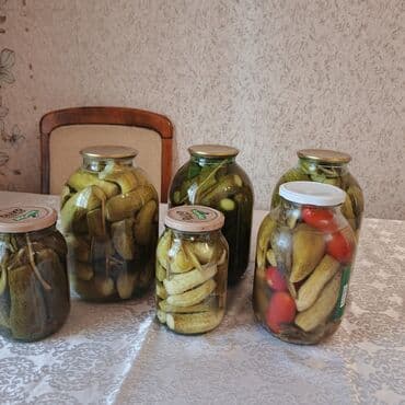 Məhsul: Ev üsulu turşu assortisi Təsvir: - Şüşə bankalarda