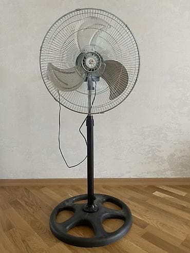 Güclü döşəmə ventilyatoru - Tip: Ayaqüstü (floor-standing)