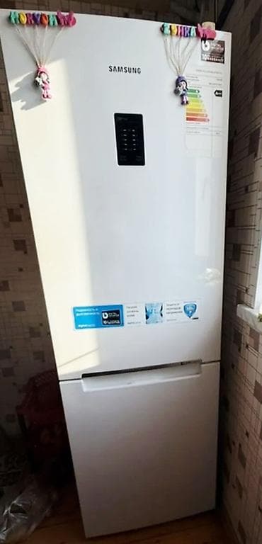 Elektronika: İşlənmiş 2 qapılı Samsung Soyuducu Satılır, rəng - Boz, Təkərli — 1