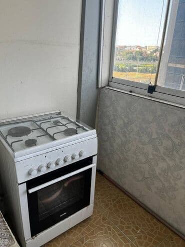 yeni gunəşlidə 1 otaqlı evlər: Razin,Akkordda 1 otaqdan 2 otağa düzəldilmiş,təmirli\.əşyalı mənzil — 5