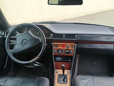 diski satisi: Mercedes-Benz E 220: 2.2 l | 1994 il Sedan — 4
