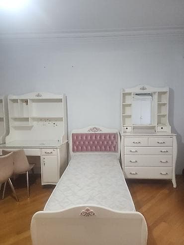 Təcili satılır qız otağı üçün mebel dəsti Tərkibi: - 4 qapılı böyük — 2