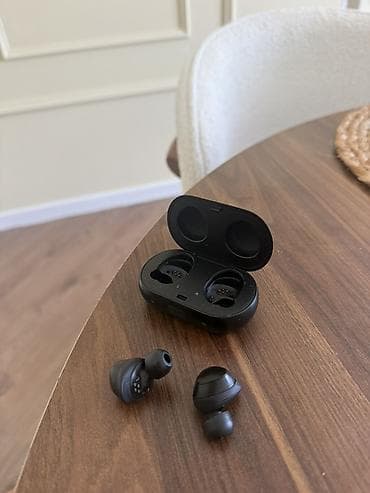 oneplus buds 3: Samsung Galaxy Buds (qara) – tam simsiz qulaqlıq - Kompakt şarj qabı — 3