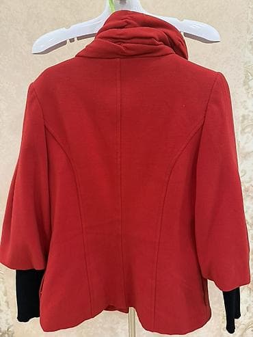 Qadın qırmızı qısa kaşmir palto/. 70 Azn - Model: qısa kəsim — 2