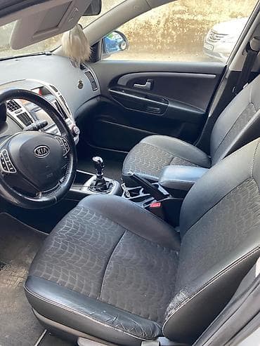 kia cerato kredit: Kia Ceed: 1.6 l | 2009 il Universal — 4