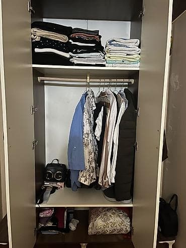 plastik dolabı: Giriş üçün geyim dolabı və asılqanlı dəst.Qırığı,sınıgı yoxdur. - İki — 2