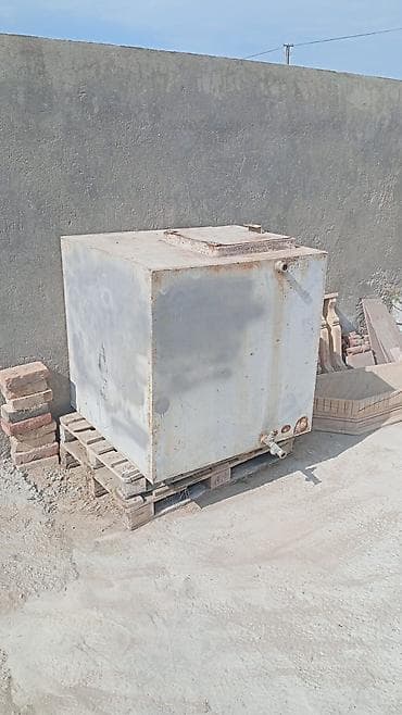 Baklar və çənlər: Metalkorpuslu kubik formada maye çəni - Material: qalın divarlı metal — 3